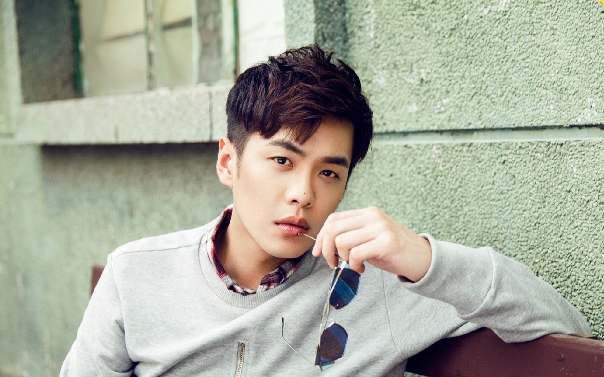 西甲争冠白热化,皇马与巴萨仅差1分,西甲巴萨和皇马比分是多少