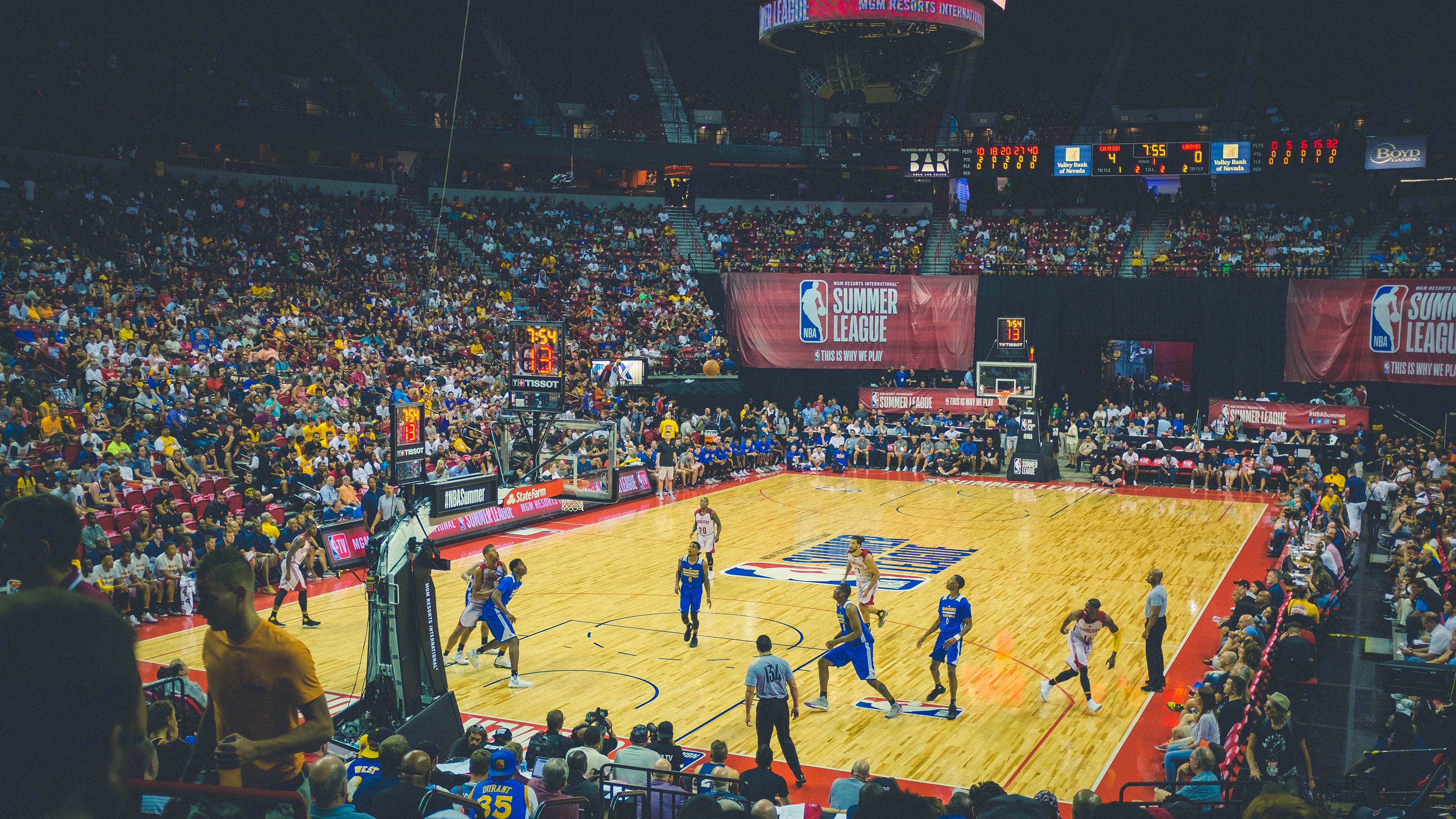 NBA球员合同谈判趋势与薪资结构，nba球员交易后合同薪水谁给
